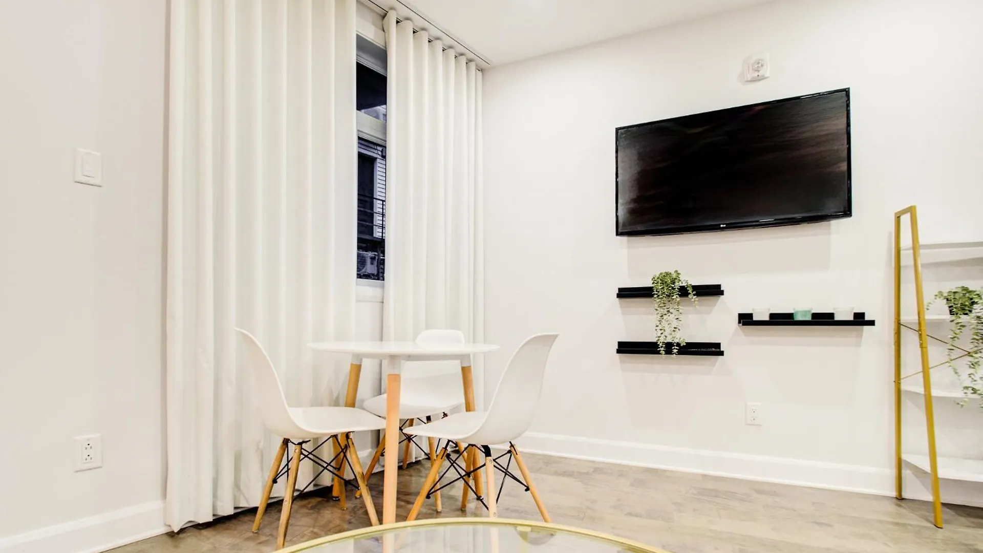 Vista Apartment Montreal 0*,