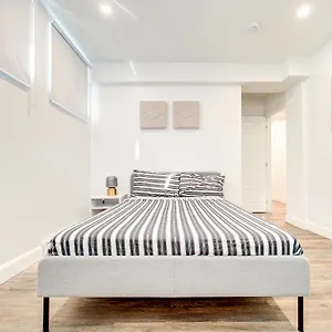 Apartment Cozy & Luxurious 3-br, Montreal